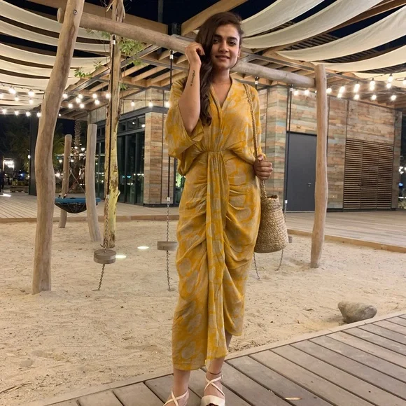 Mustard colored dress - Picture 3 of 5